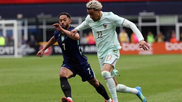 Mesmo jogando com um a mais, Brasil decepciona e perde para França.