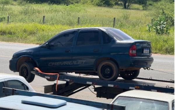 Polícia Militar recupera veículo com restrição de furto ou roubo em Guanambi.