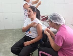 Primeira etapa da vacinação contra a dengue é iniciada em Guanambi.