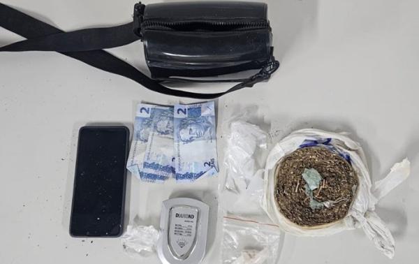 Suspeita de tráfico é detida após perseguição policial em Igaporã.