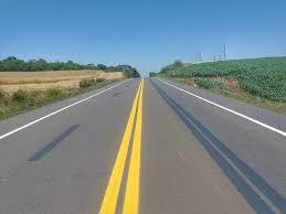 Três pessoas ficam feridas em colisão entre veículos na BR-030 em Guanambi.