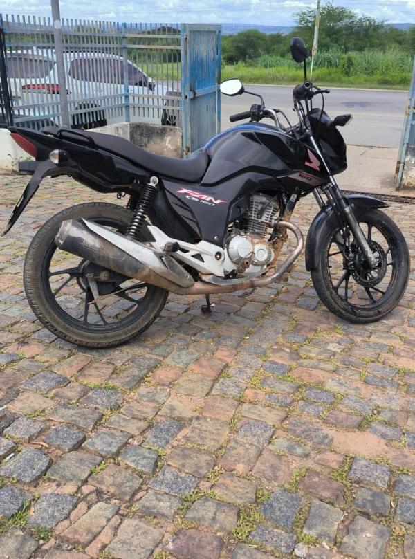 Veículo com registro de furto ou roubo é apreendido durante fiscalização em Pindaí.