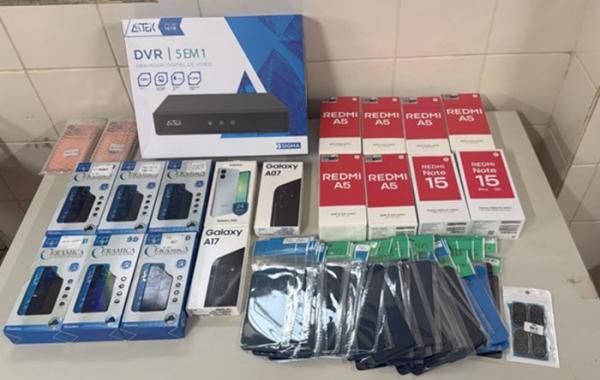 Carga de celulares sem identificação é apreendida durante fiscalização na BR em Urandi.