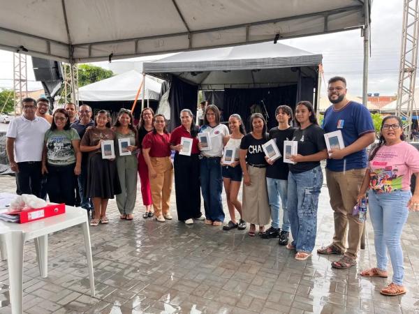 Concurso de redação marca programação educacional nos 64 anos de Pindaí.