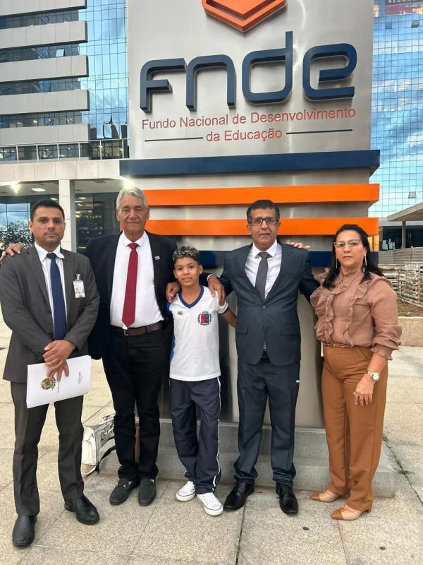 Escola de Pindaí é inaugurada em cerimônia em Brasília com presença do presidente Lula.