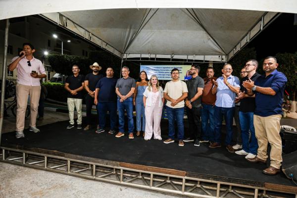 Ivana Bastos cumpre agenda em Urandi com entregas na saúde, cultura e infraestrutura.