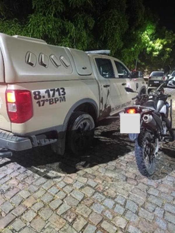 Motocicleta com sinais de adulteração é apreendida no centro de Guanambi.