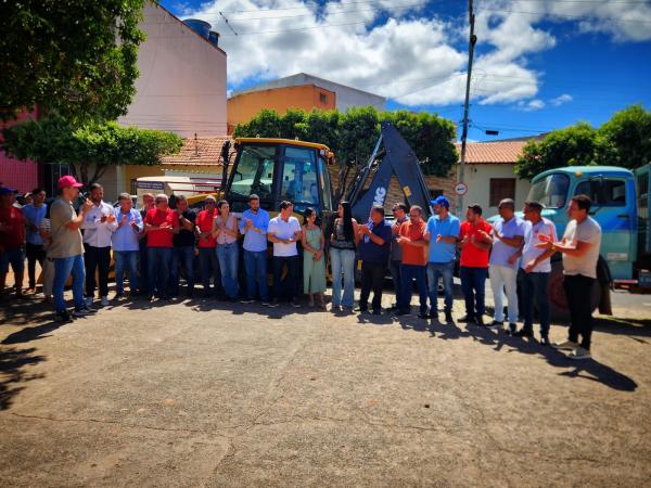 Prefeitura de Igaporã entrega equipamentos e reforça saúde e produção rural no município.