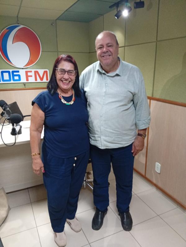Secretária de Cultura e Turismo Lia Borges detalha programação do aniversário de Pindaí em entrevista à Rádio 106 FM.