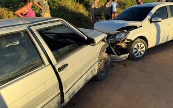 Suspeita de embriaguez: colisão frontal deixa dois feridos na zona rural de Guanambi.