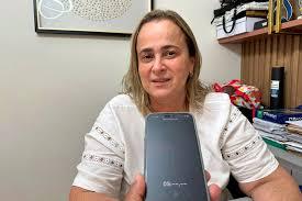 Tiros atingem carro de prefeita de Livramento de Nossa Senhora em rodovia.