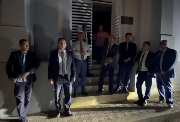 Apagão, curto-circuito e sessão suspensa: falhas na energia geram revolta em Igaporã.