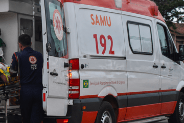 Homem em surto psicótico é socorrido após se automutilar com faca em Guanambi.