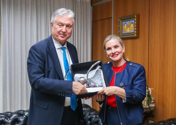Ivana Bastos recebe visita do embaixador da Turquia para falar sobre as relações com a Bahia e a COP 31.