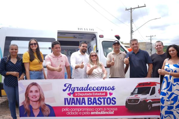 Ivana Bastos vai a Wagner, entrega ambulância e reforça compromisso de novos investimentos para o município.