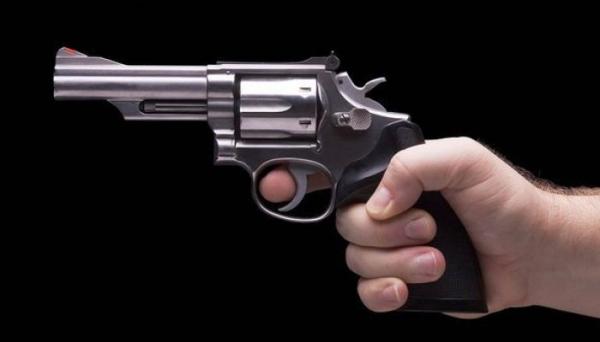 Mãe é baleada ao salvar filha de atentado a tiros em Caculé.