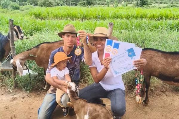 Moradora de Guanambi ganha cabra de presente e transforma animal em negócio de sucesso.