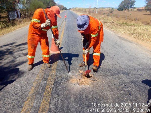 Rodovia BA-160 em Iuiu recebe sondagem para adequação do projeto de recuperação.