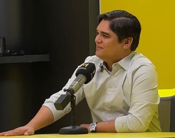 Vitor Bonfim critica abandono da periferia e diz que Salvador vive “duas cidades diferentes”.
