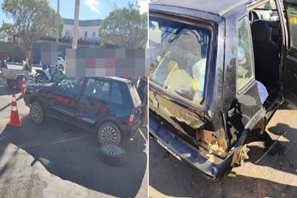 Colisão entre carro e caminhão de lixo termina com veículo tombado em Guanambi.