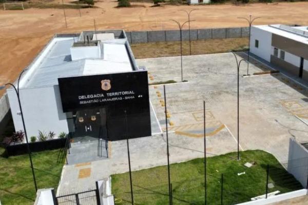 Criminosos furtam joias, dinheiro e mantimentos de residência em Sebastião Laranjeiras.