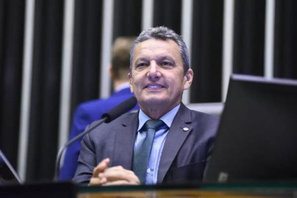 Deputado Charles Fernandes amplia base de apoios e projeções de pesquisas internas apontam crescimento da votação.