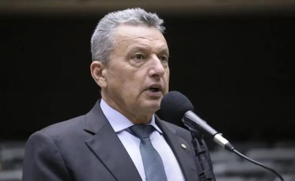 Deputado Charles Fernandes cobra celeridade nas obras da FIOL e alerta para atrasos no trecho entre Caetité e Ilhéus.