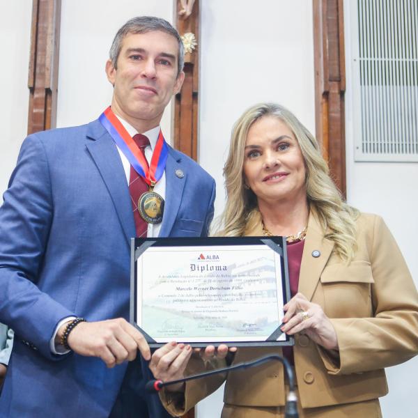 Em sessão especial, Ivana Bastos elogia a trajetória profissional do secretário de Segurança Pública.