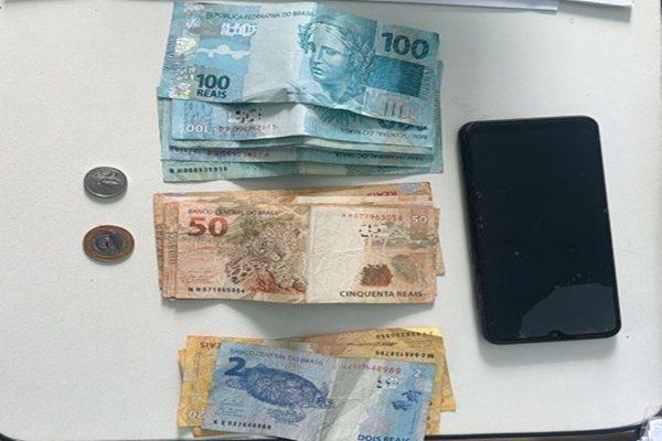 Homem vai prestar depoimento sobre homicídio e acaba preso por outro crime em Urandi.
