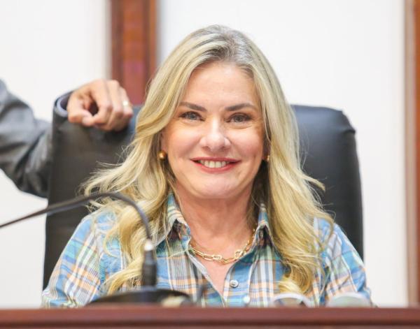 Ivana Bastos comemora semestre produtivo com votações de propostas que beneficiam a população.