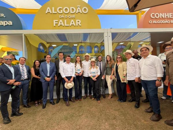 Ivana Bastos destaca papel do Parlamento no fortalecimento do agro durante abertura da Bahia Farm Show 2026.