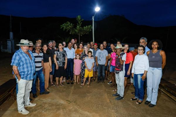 Ivana Bastos garante água na torneira para mais 30 famílias de Guanambi.