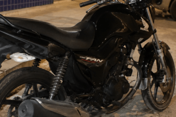 Motocicleta é furtada durante evento em clube no bairro Deus Dará, em Guanambi.