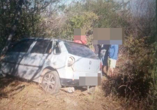 Motorista perde controle de carro e sai da pista em Palmas de Monte Alto.