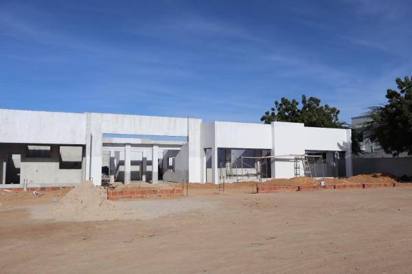OBRAS - Com investimentos de R$ 3,5 milhões, obras da Creche Municipal Professor Joaquim Alves Brito avançam no Bairro Alto Caiçara.