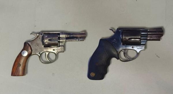Policiais Rondesp apreendem dois revolveres e munições em Guanambi.