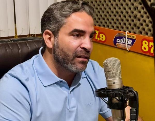Prefeito João Vitor afirma que estuda nova candidatura e aposta em entendimento favorável da Justiça Eleitoral.