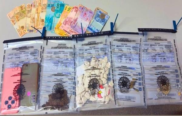 Casal é detido com cocaína, crack, maconha, munições e dinheiro durante operação policial em Palmas de Monte Alto.