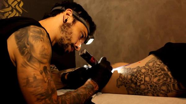 Dia do Tatuador: arte, talento e histórias marcadas na pele.