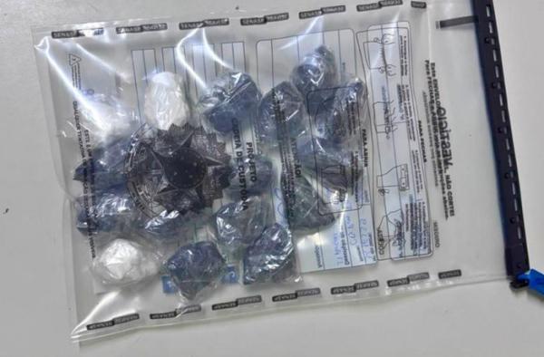 Dois homens são presos pela polícia com porções de cocaína em Guanambi.