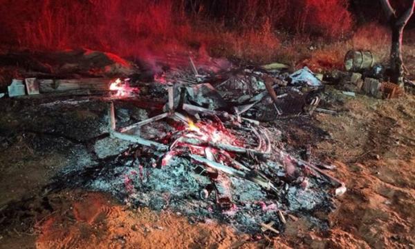 Homem em crise provoca incêndio dentro de residência e é socorrido pelo Samu em Pindaí.