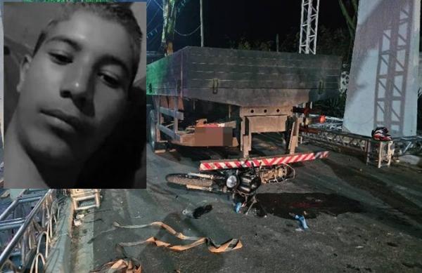 Jovem morre após colidir motocicleta contra caminhão estacionado na entrada de Iuiu.