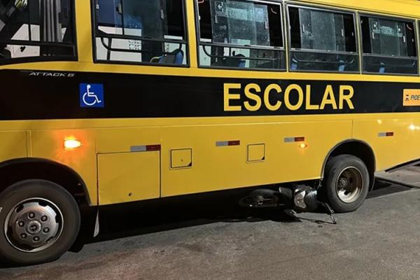 Motociclista morre após grave acidente envolvendo ônibus escolar em Guanambi.