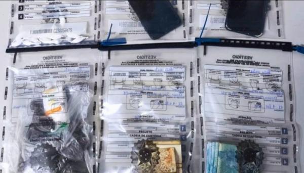 Polícia prende dois suspeitos por tráfico e apreende drogas, dinheiro e motocicletas em Palmas de Monte Alto.