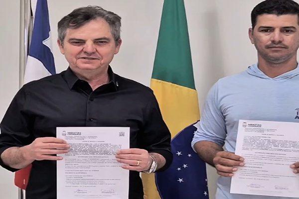 Prefeito de Sebastião Laranjeiras autoriza obras de quadras esportivas cobertas em comunidades rurais.