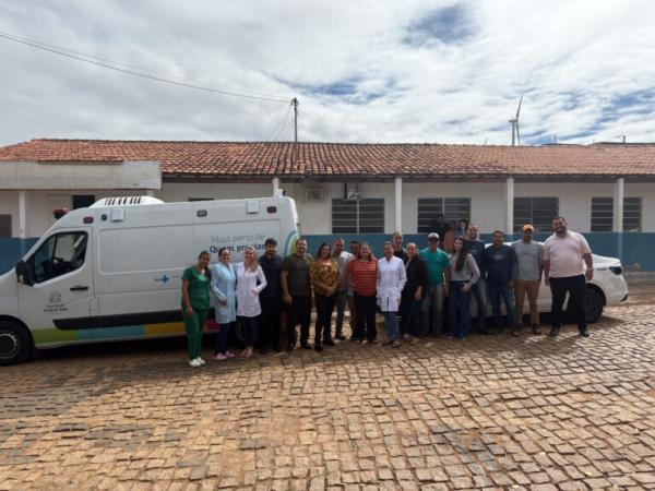 Prefeitura de Pindaí entrega nova ambulância para atender moradores de Guirapá.