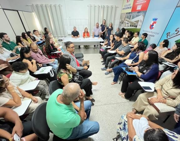 Secretaria de Educação de Guanambi empossa mais 34 educadores aprovados em concurso público.