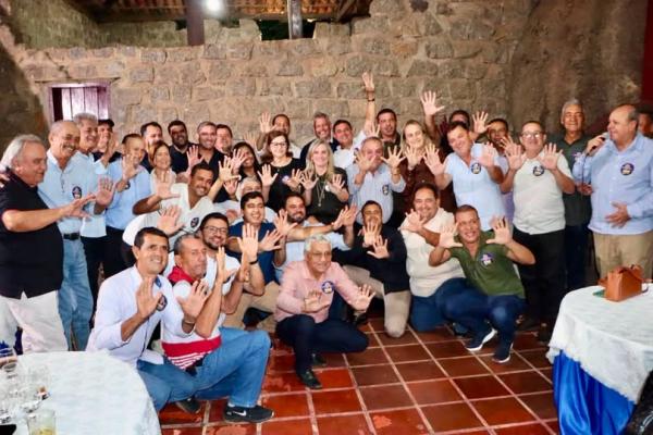 22 prefeitos do Sudoeste se reúnem em Guanambi e reforçam apoio a Ivana Bastos.