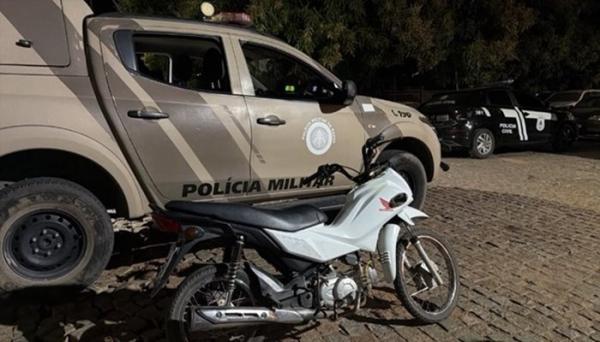 Adolescente de 13 anos é flagrado com moto furtada durante a madrugada em Guanambi.