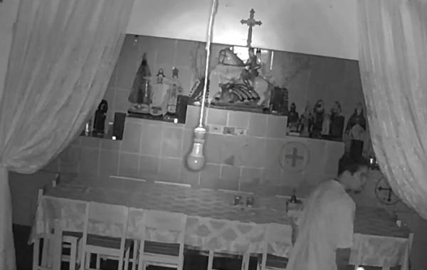 Câmeras ajudam Polícia Civil a identificar homem que furtou centro de Umbanda em Guanambi.